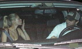 明星车内激吻,明星热吻画面曝光