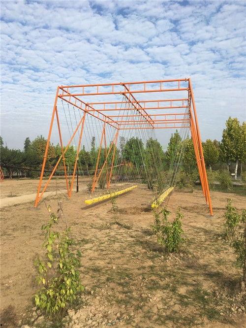 西安网红秋千设施图片,空中摇曳的浪漫时光”
