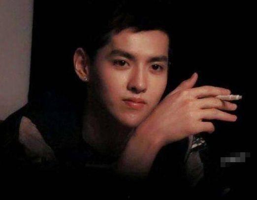 哪些男明星抽烟,盘点娱乐圈中那些烟熏缭绕的男明星