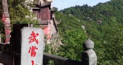 网红墙旁边有哪些山峰,探寻周边壮丽山峰秘境