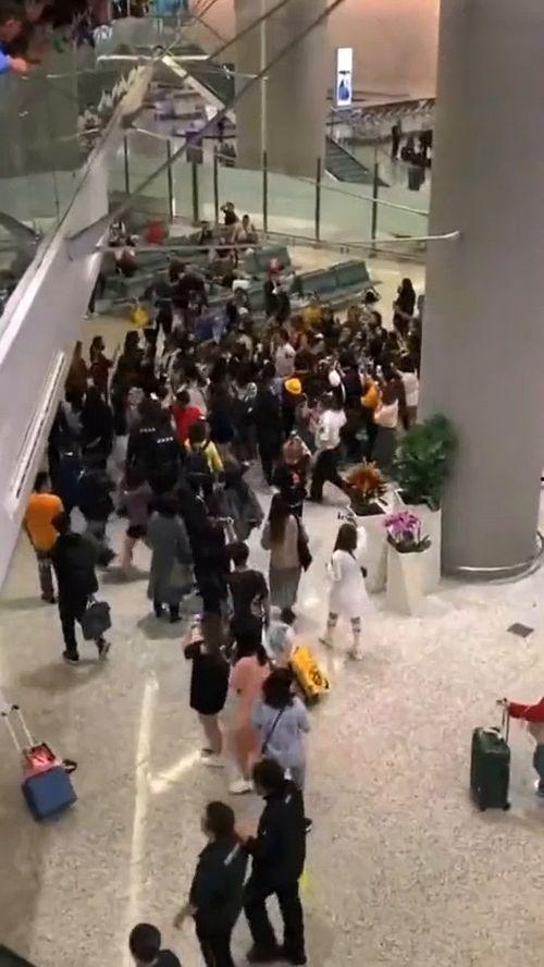 明星机场视频播放,机场视频捕捉时尚潮流