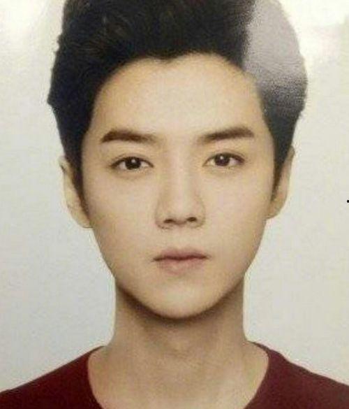 男明星朴素照片,揭秘男明星朴素照中的真实风采